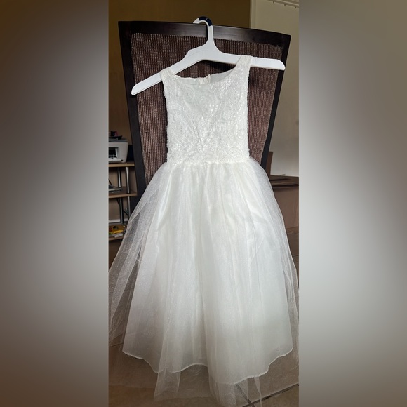 Girls white formal dress. Size 6. - Picture 1 of 4